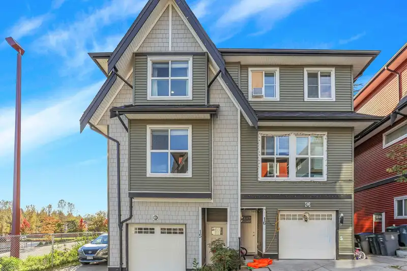 15 14450 68 AVENUE - photo 1 of 26