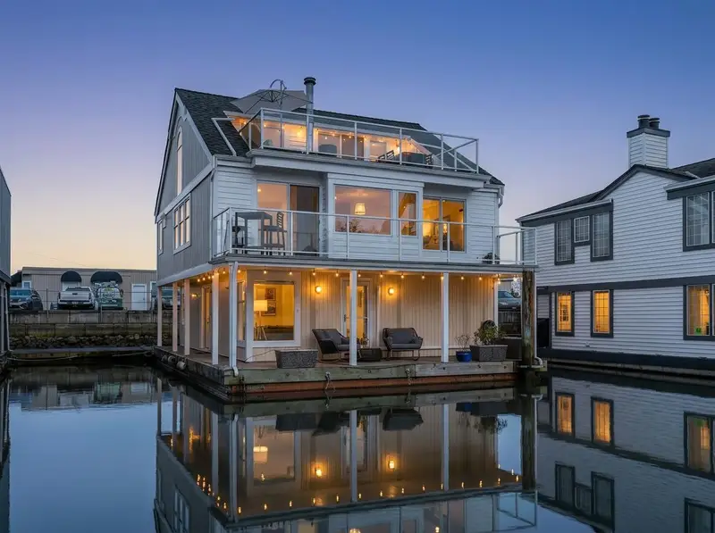 10 3459 W RIVER ROAD - photo 2 of 25