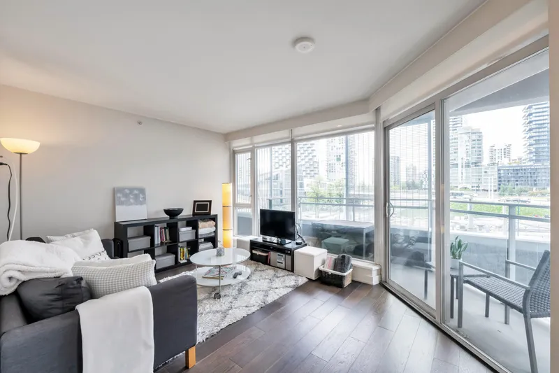 607 1372 SEYMOUR STREET - photo 1 of 25