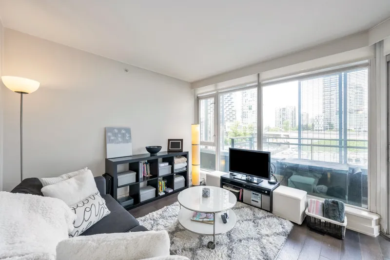 607 1372 SEYMOUR STREET - photo 2 of 25