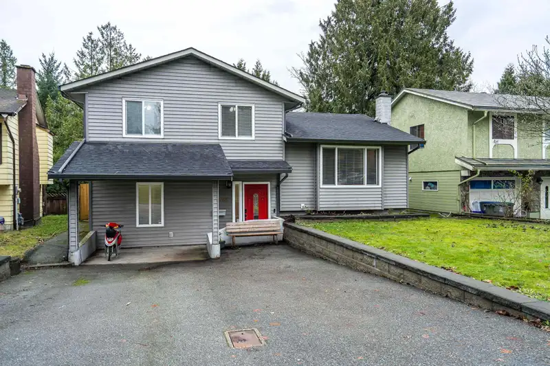 13288 64A AVENUE - photo 3 of 33