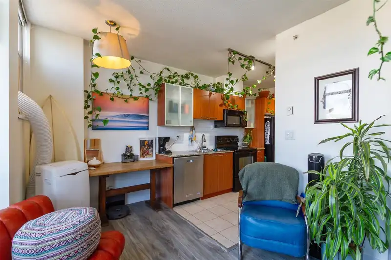 351 1432 KINGSWAY - photo 3 of 18