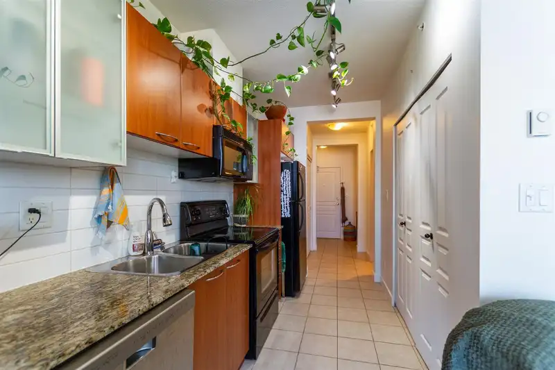 351 1432 KINGSWAY - photo 4 of 18