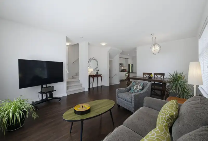 7 16357 15 AVENUE - photo 4 of 40