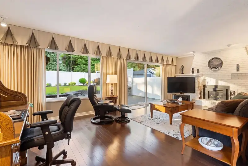 942 MONTROYAL BOULEVARD - photo 2 of 26