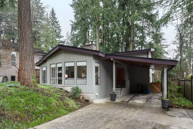 2376 KING ALBERT AVENUE - photo 1 of 31