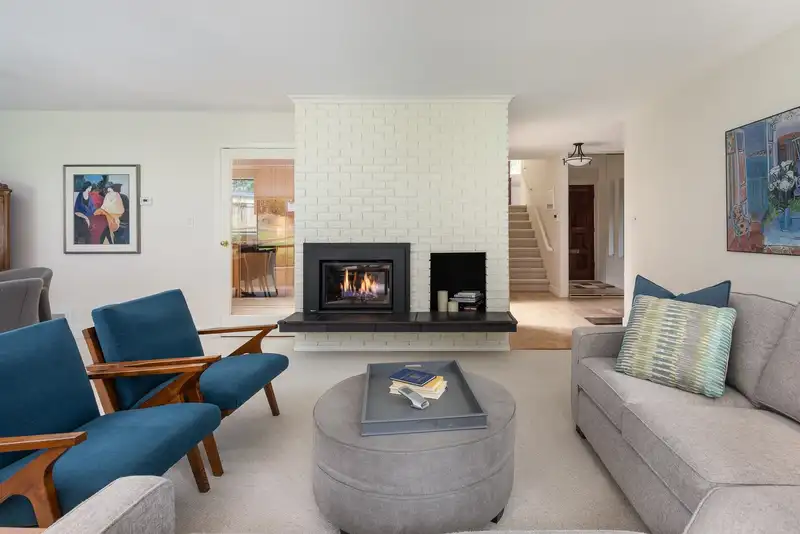 2376 KING ALBERT AVENUE - photo 4 of 31
