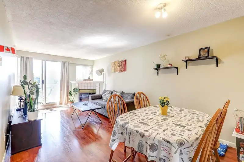 1207 9830 WHALLEY BOULEVARD - photo 2 of 26
