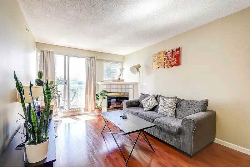 1207 9830 WHALLEY BOULEVARD - photo 3 of 26