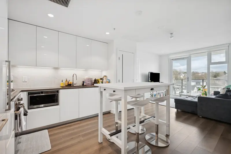 506 8121 CHESTER STREET - photo 2 of 20