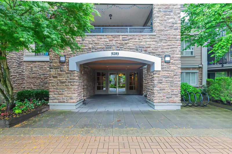 309 9283 GOVERNMENT STREET - photo 2 of 25