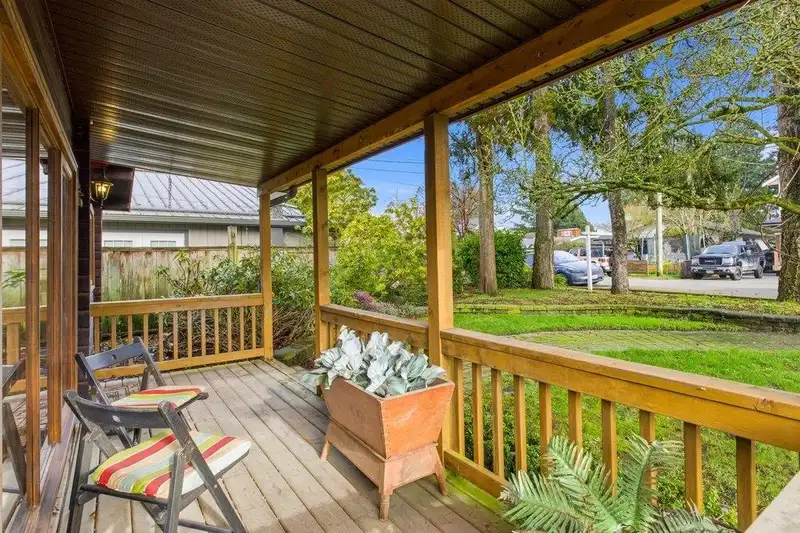 1681 ENDERBY AVENUE - photo 3 of 35