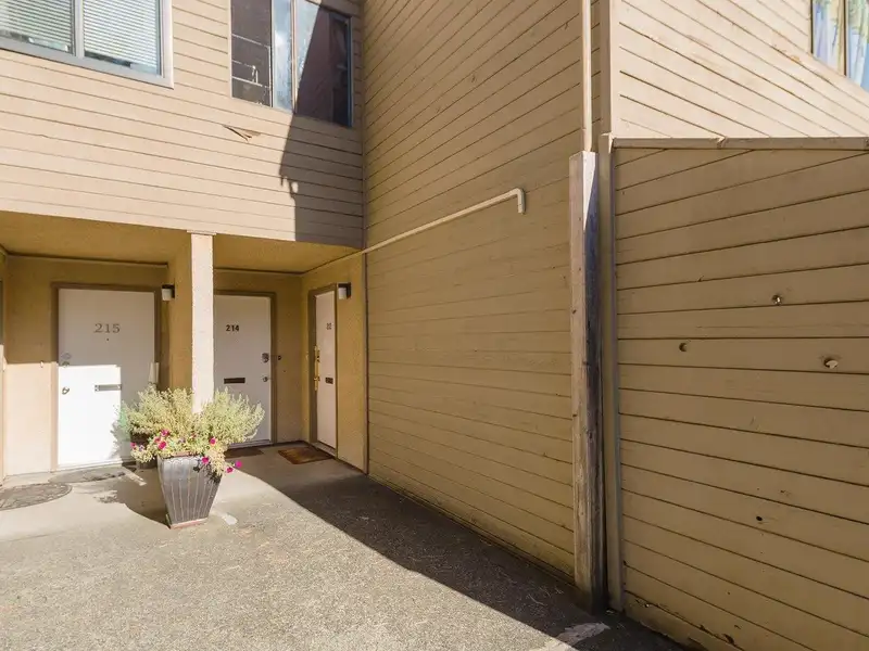 213 8040 COLONIAL DRIVE - photo 3 of 21
