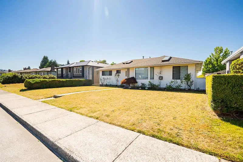 6546 DUNNEDIN STREET - photo 4 of 39