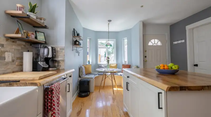 40 2401 MAMQUAM ROAD - photo 4 of 29