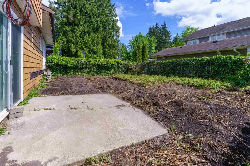 22984 CLIFF AVENUE - photo 3 of 39