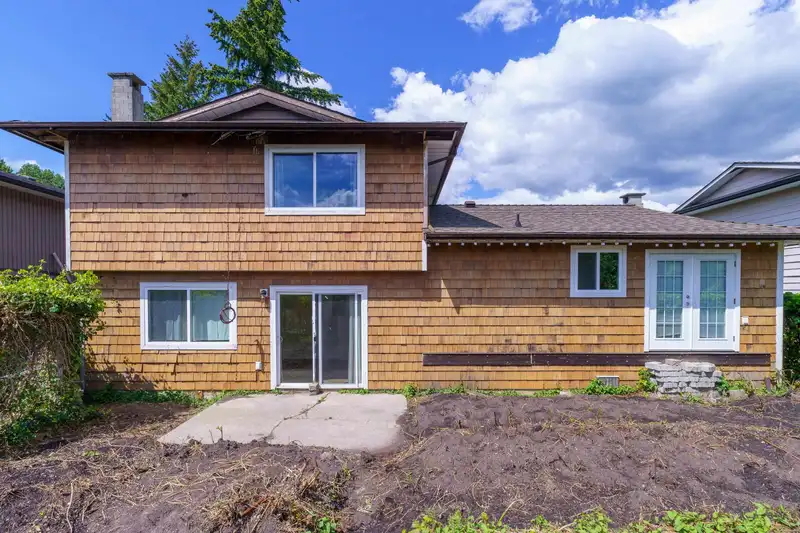 22984 CLIFF AVENUE - photo 4 of 39