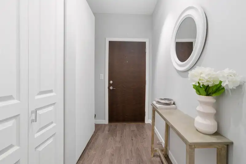 512 1152 WINDSOR MEWS - photo 3 of 40