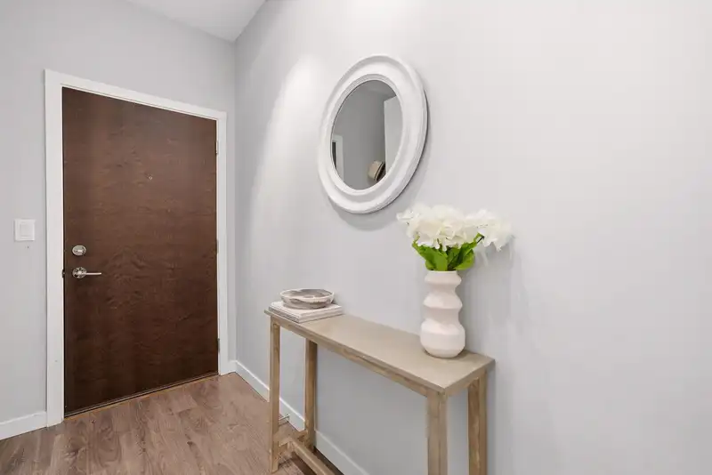512 1152 WINDSOR MEWS - photo 4 of 40