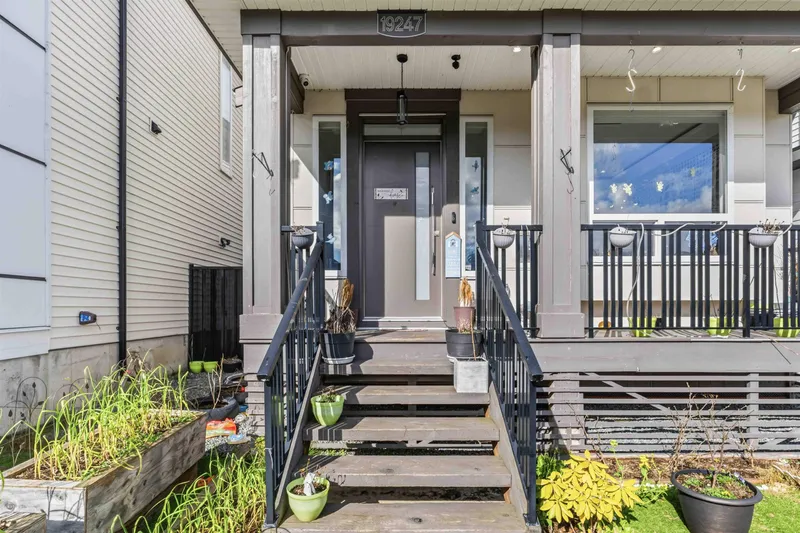 19247 71 AVENUE - photo 4 of 25