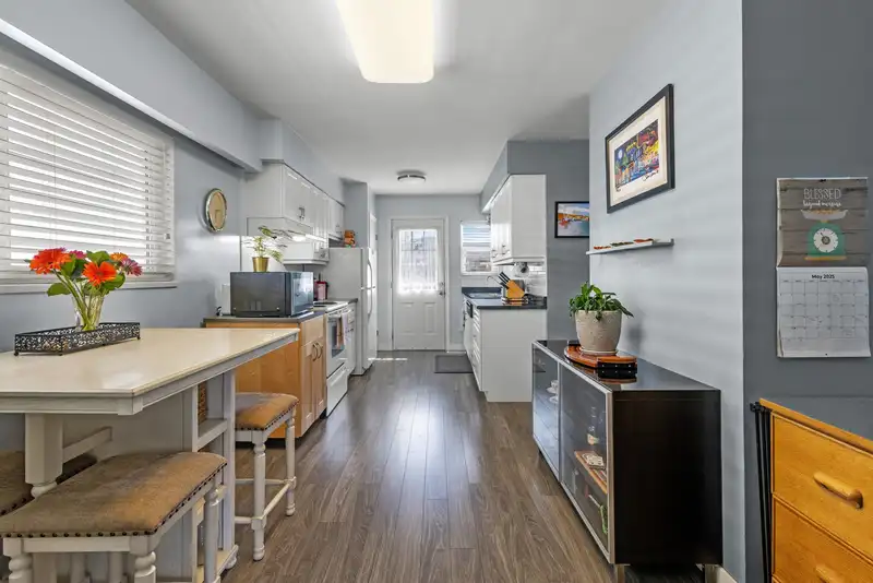 4830a ALBERT STREET - photo 4 of 35