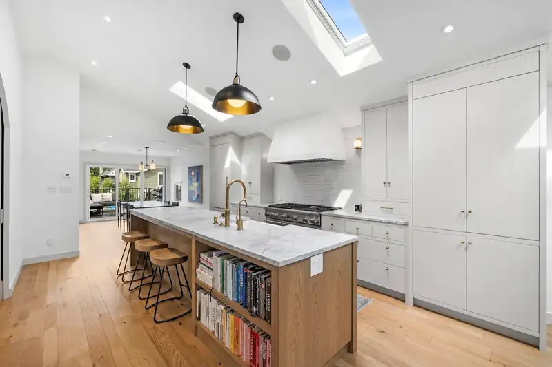 653 W 18TH AVENUE - photo 4 of 40