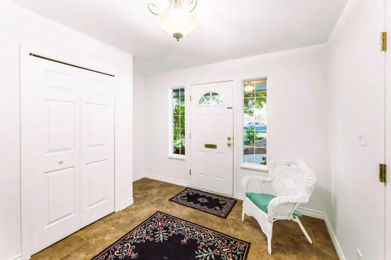 11077 154 STREET - photo 4 of 25