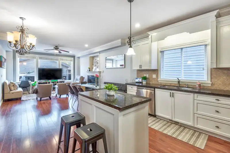 24284 101A AVENUE - photo 2 of 28