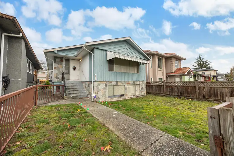 4445 PARKER STREET - photo 1 of 40