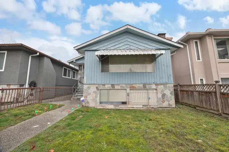 4445 PARKER STREET - photo 2 of 40