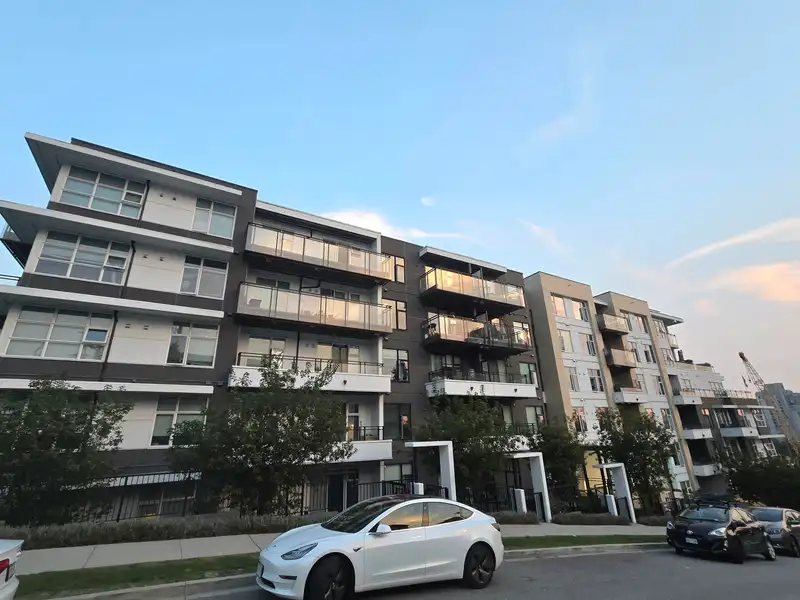 210 1012 AUCKLAND STREET - photo 2 of 16