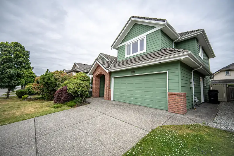 6828 HAMBER STREET - photo 1 of 39