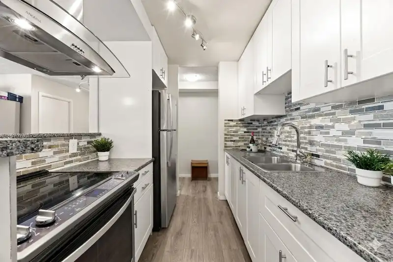 1202 6759 WILLINGDON AVENUE - photo 1 of 19