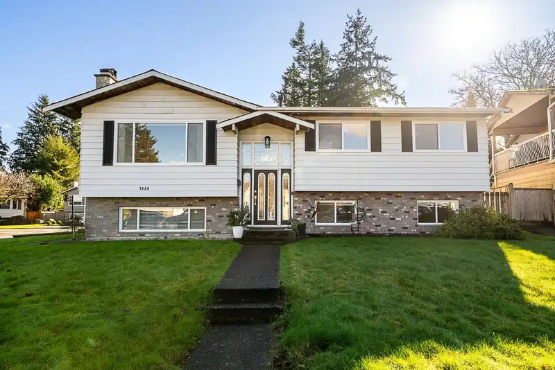 7030 E BREWSTER DRIVE - photo 1 of 40