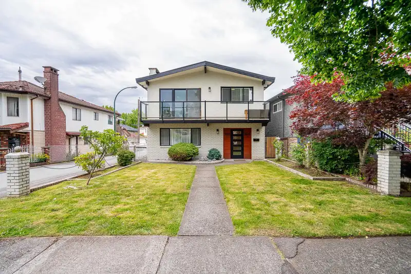3605 E 27TH AVENUE - photo 1 of 23