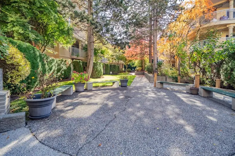 203 13733 74 AVENUE - photo 3 of 16