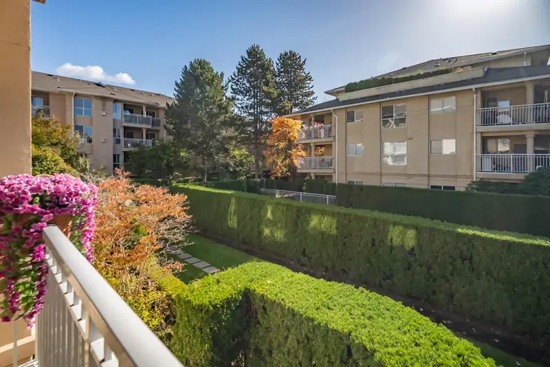 203 13733 74 AVENUE - photo 4 of 16