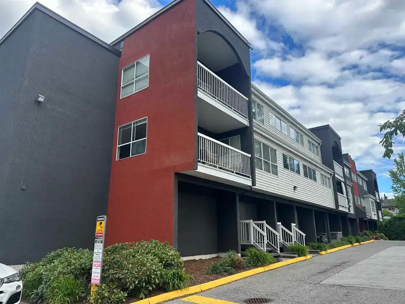 305 5664 200 STREET - photo 2 of 5