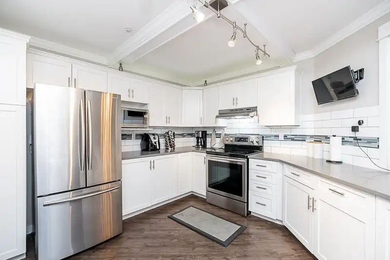211 7171 121 STREET - photo 3 of 17