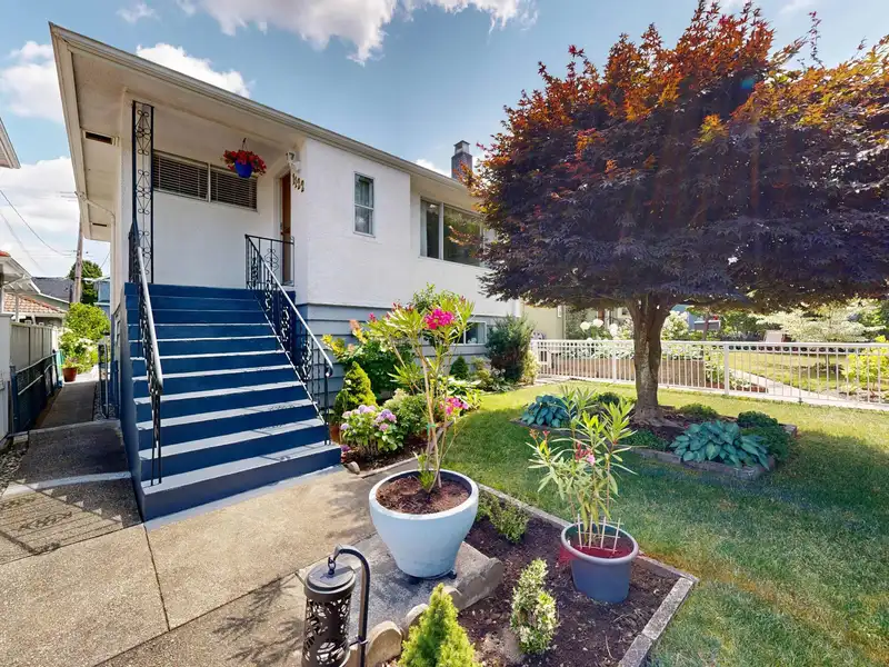 1122 ROSSLAND STREET - photo 1 of 40