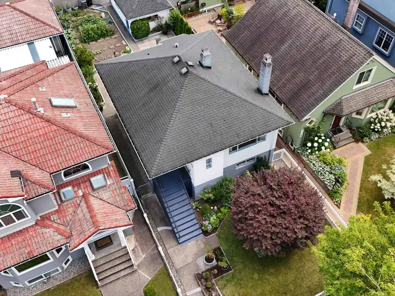 1122 ROSSLAND STREET - photo 4 of 40