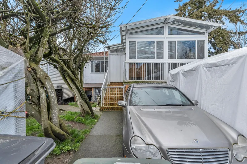 5064 MAIN STREET - photo 4 of 15