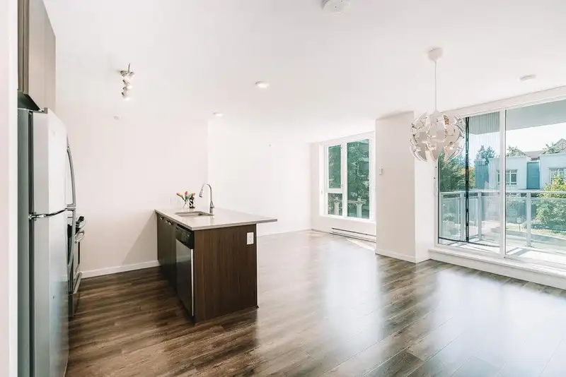 215 13325 102A AVENUE - photo 2 of 35
