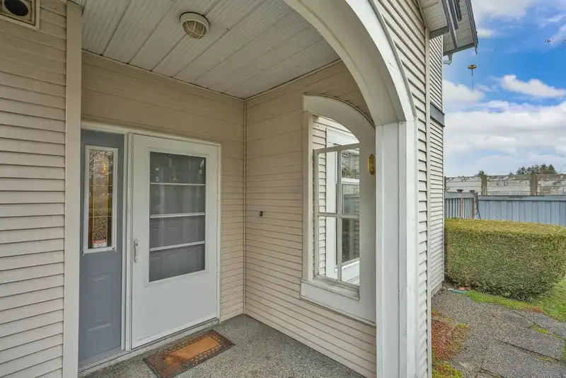 109 9072 FLEETWOOD WAY - photo 2 of 32