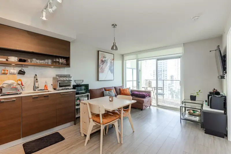 2101 570 EMERSON STREET - photo 4 of 25