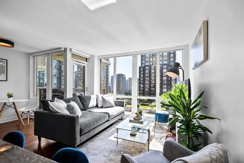 1208 1055 RICHARDS STREET - photo 1 of 37