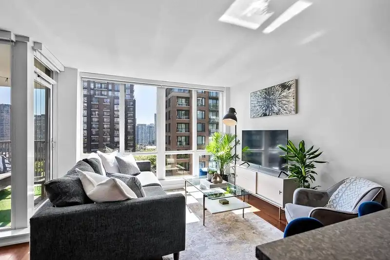 1208 1055 RICHARDS STREET - photo 2 of 37
