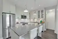 210 16380 64 AVENUE - thumbnail 3