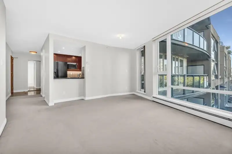 612 1383 MARINASIDE CRESCENT - photo 4 of 22
