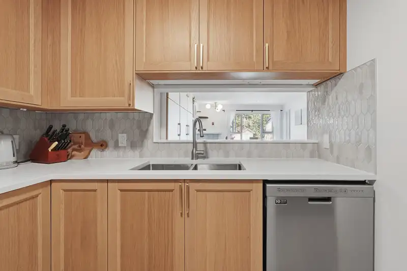 604 221 ELEVENTH STREET - photo 2 of 25
